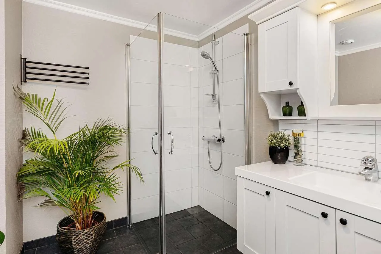 Small Bathroom Ideas: Clever Space-Saving Tips